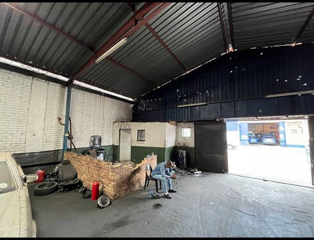 310M² WORKSHOP FOR SALE IN SPRINGS CENTRAL